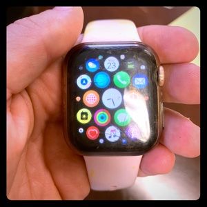 Apple Watch Series 4, 40mm, Rose Gold